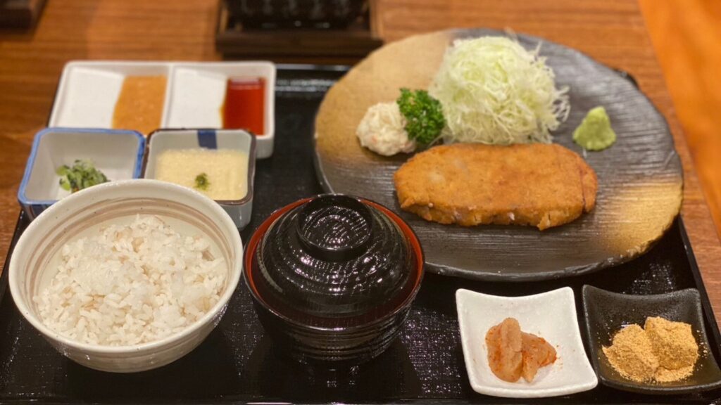 Gyukatsu Motomura's gyukatsu set meal