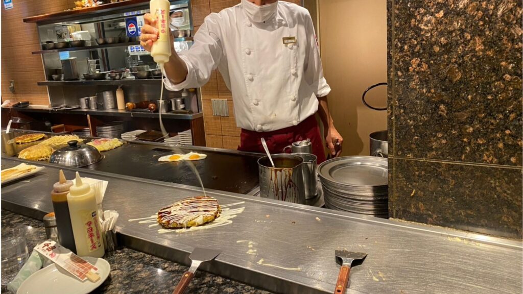 Chibo's okonomiyaki preparing 